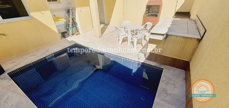 Casa em condomínio na praia com piscina e churrasqueira