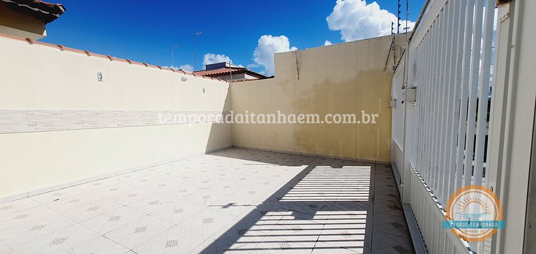 Casa em condomínio na praia com piscina e churrasqueira